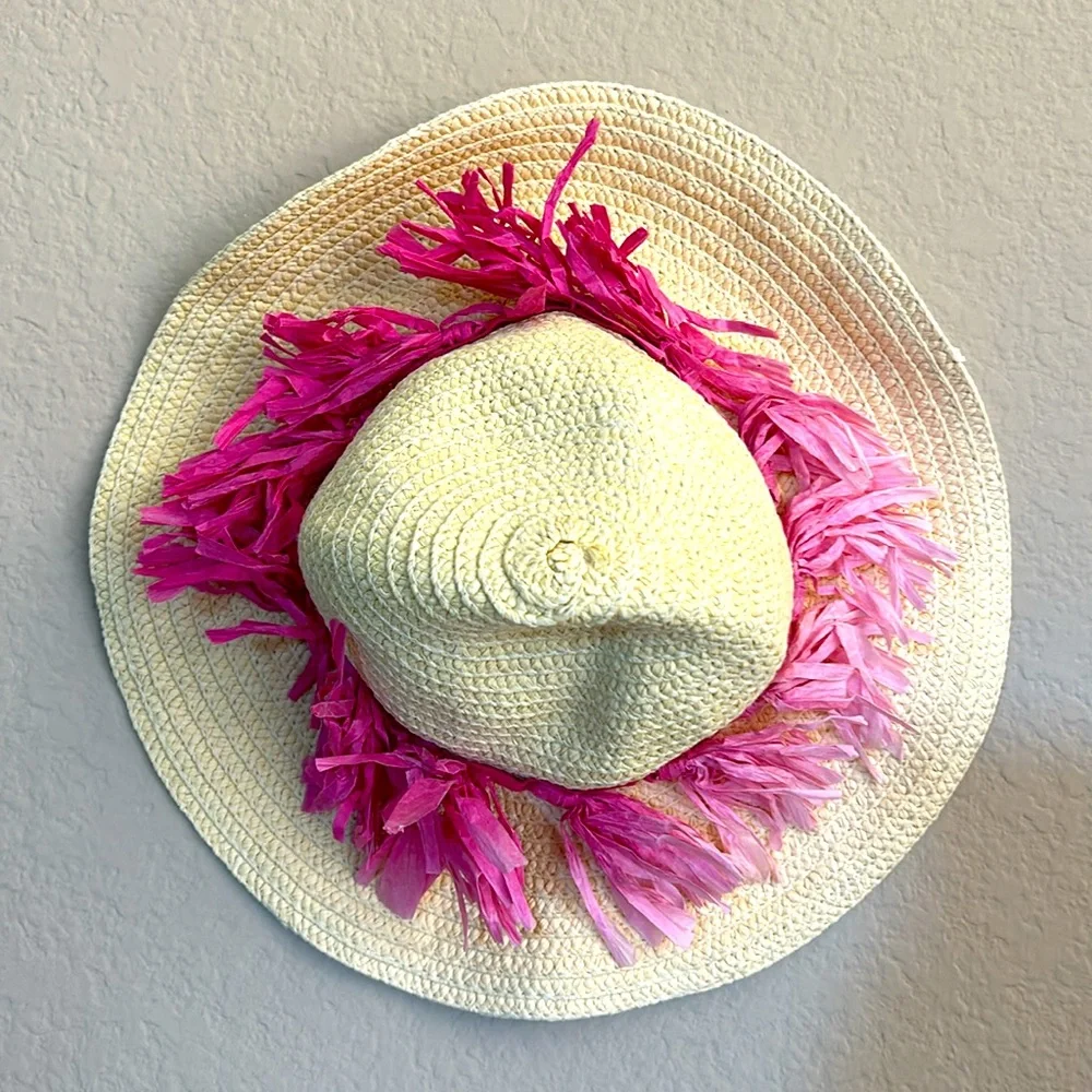 Floppy wide brim hat with ombré paper fringe detail
